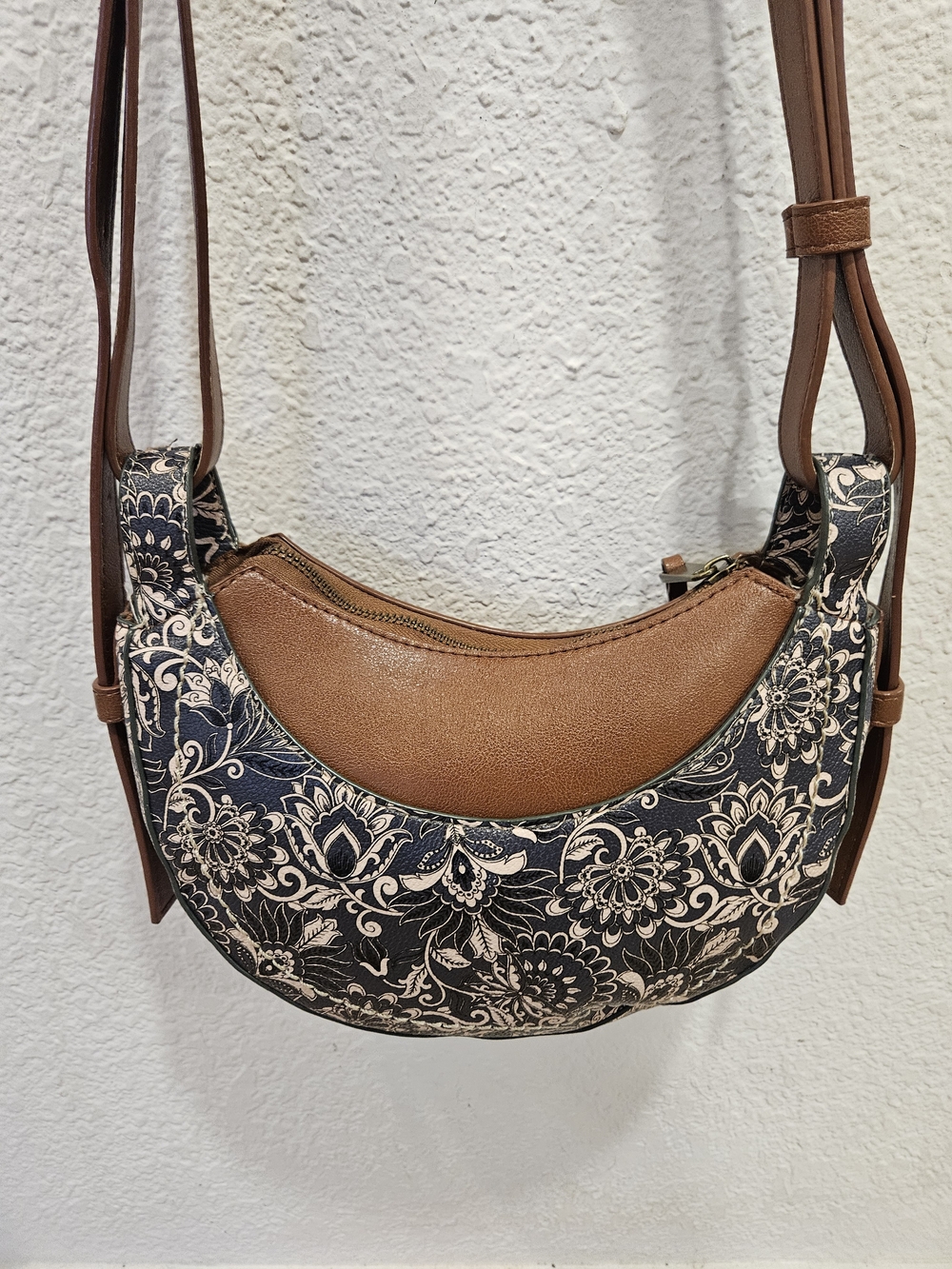 Frye & Co. Blake Crossbody Bag – Vintage Navy & Cream Paisley Floral - Picture 12 of 15